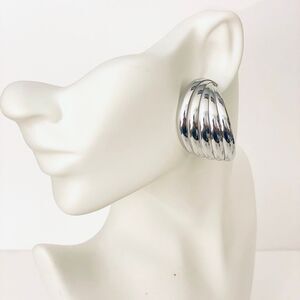 NWT Gorgeous Natasha chunky silver-tone seashell-style highly polished earrings